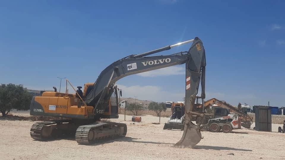 للبيع باكر حفار في سوريا, بوكلين فولفو, مقاس 210