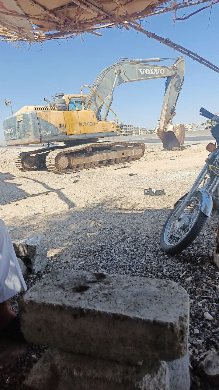 بيع وشراء حفارات في  سورية, بوكلينات للبيع في حلب, حفارات فولفو 240 مديل 2023 للبيع تواجد حلب