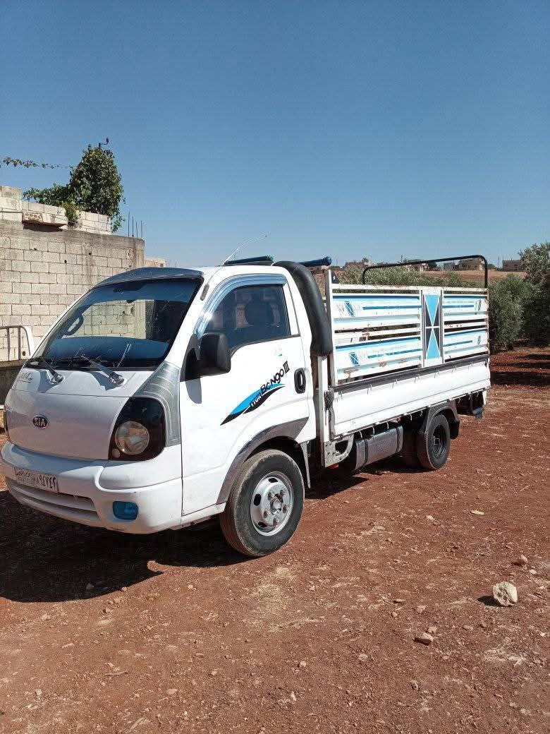 Buy and sell dump trucks in Syria, available Kia 4000 dump truck model 2010, Syrian registered, available in Damascus in excellent condition