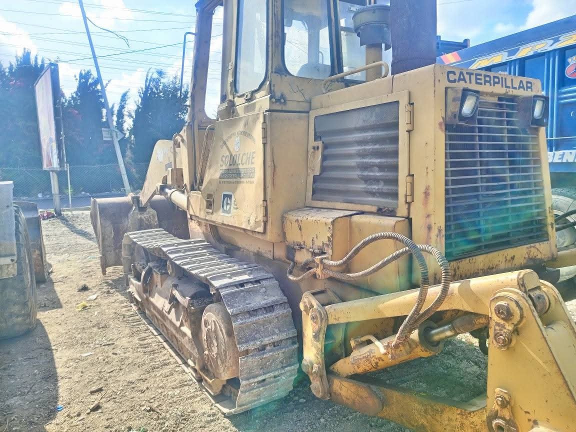Buy and sell Caterpillar loaders in Syria, available Caterpillar 953 loader, 4-cylinder, Syrian registered, in excellent condition, available in Hama for sale