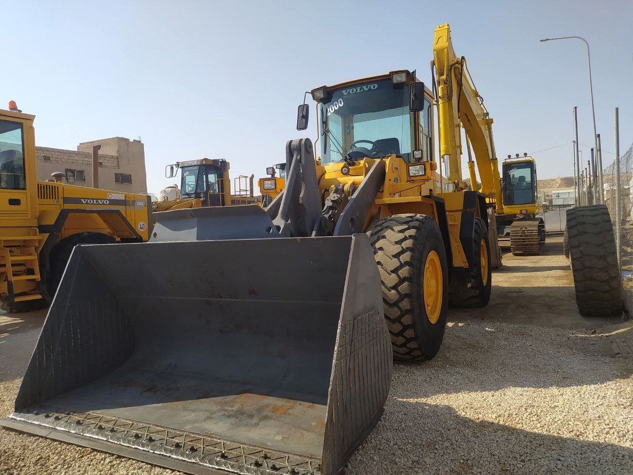 Buy and sell wheel loaders in Syria, available VOLVO L90D loader, model 2000, imported from USA, available in Homs