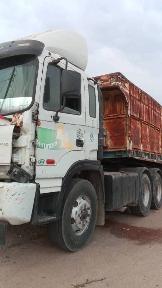 Trailers for sale at affordable prices in Syria, available Hyundai trailer model 1998, side height 180, available in homs