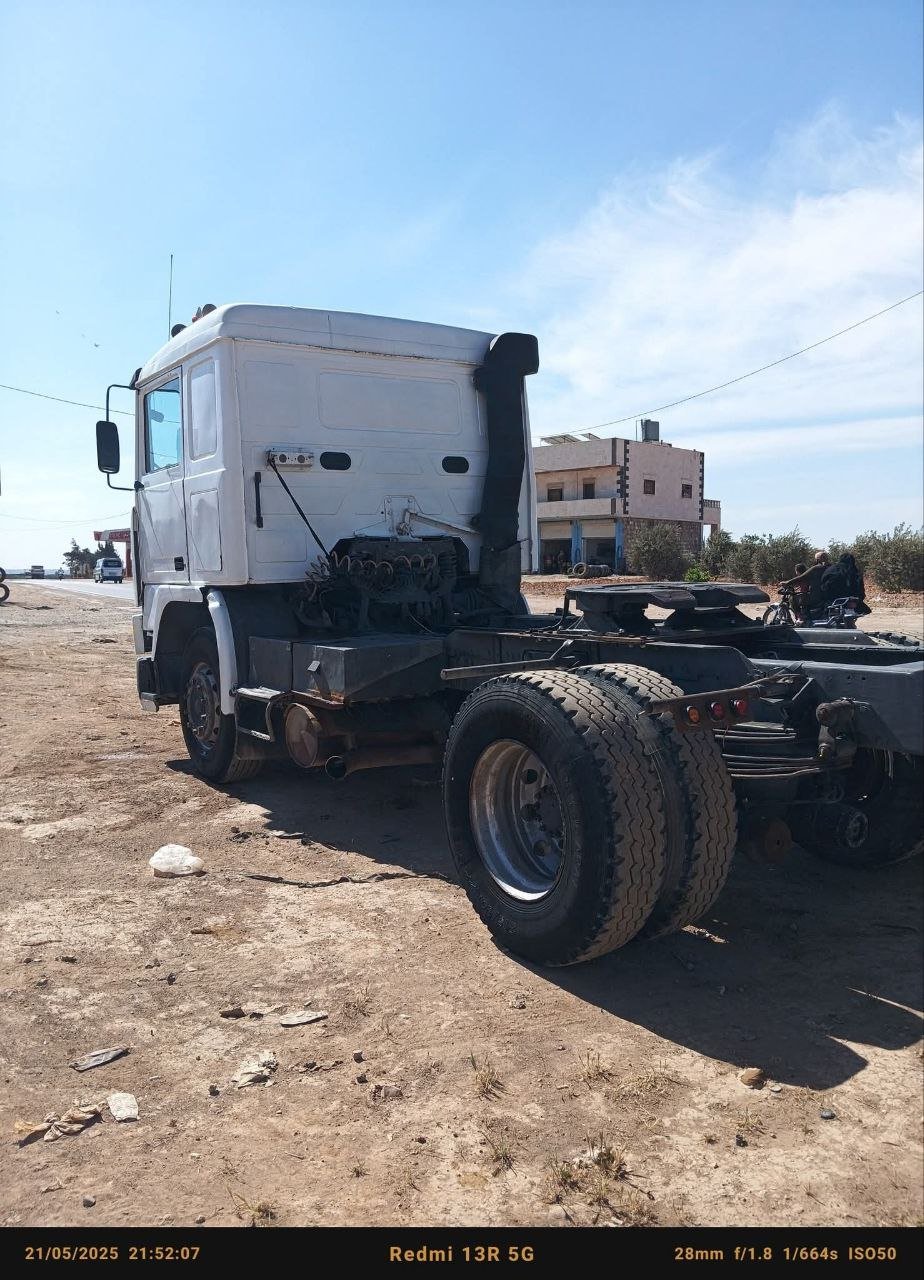 شاحنات مستعملة للبيع في سوريا، متوفرة رأس سيارة شاحنة فولفو F12H مربع محور 370، محرك 120، تواجد حلب
