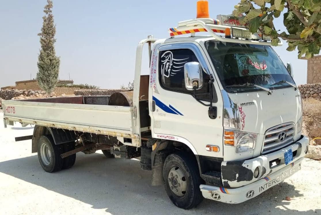 شاحنة إنتر 6 براغي موديل 2011، كهرباء، محرك أساسي، دواليب جدد، فريم هوا، تواجد إدلب، سوق الشاحنات المستعملة في إدلب