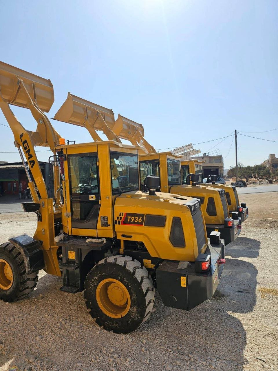 تركس صيني موديل 2025 صفر، قياس وسط، سطل 1800 كيلو، قمارة مكيفة، تواجد الرقة، بيع تركسات في الرقة