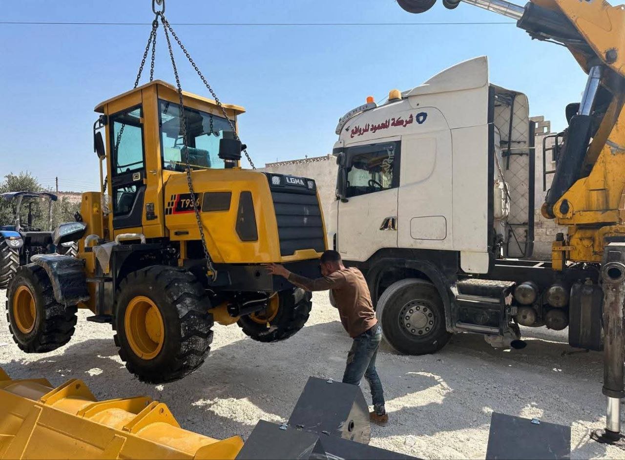 تركس صيني موديل 2025 صفر، قياس وسط، سطل 1800 كيلو، قمارة مكيفة، تواجد الرقة، بيع تركسات في الرقة