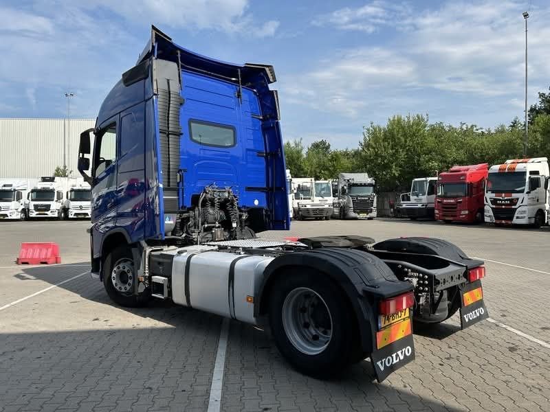 رأس سيارة شاحنة فولفو 420 موديل 2016 وارد أوروبي جديد تواجد اللاذقية، بيع شاحنات النقل الثقيل سوريا