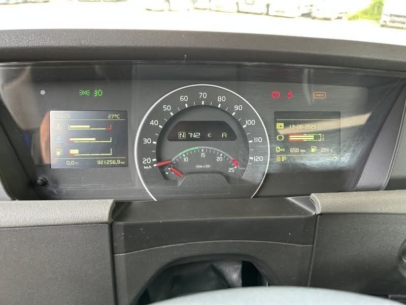 رأس سيارة شاحنة فولفو 420 موديل 2016 وارد أوروبي جديد تواجد اللاذقية، بيع شاحنات النقل الثقيل سوريا