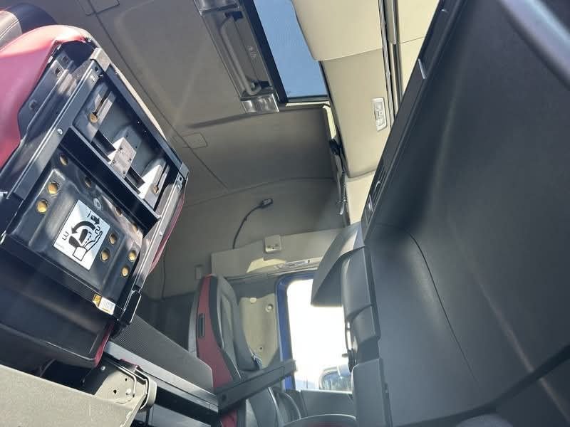 رأس سيارة شاحنة فولفو 420 موديل 2016 وارد أوروبي جديد تواجد اللاذقية، بيع شاحنات النقل الثقيل سوريا