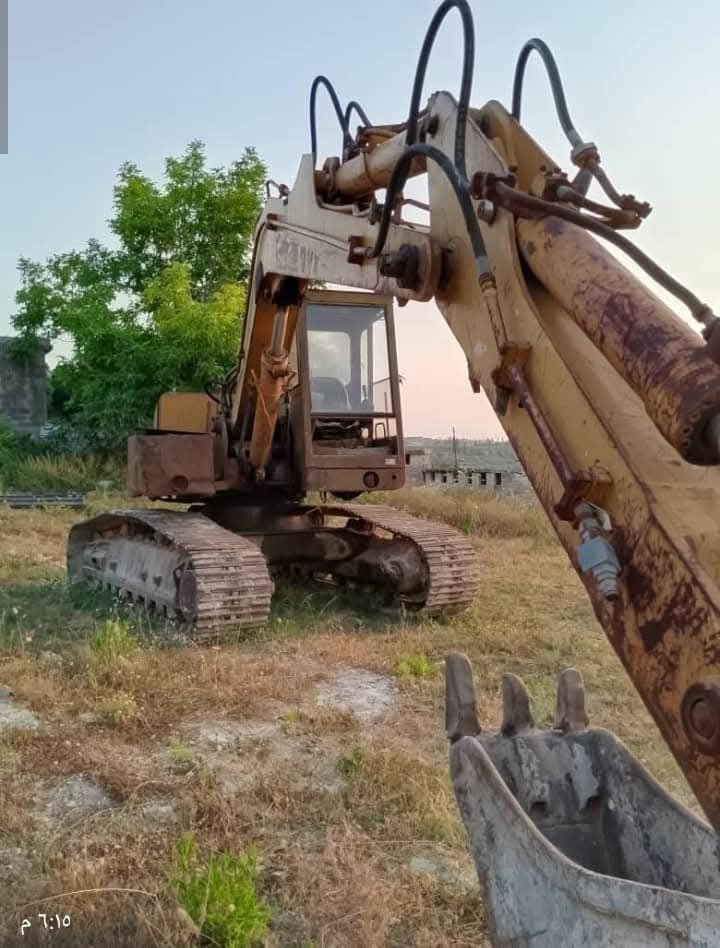 حفارة بوكلين Case موديل 90B سنة 1990 خالية العلام شغالة ومكفولة مع سطل أوروبي، تواجد الرقة، شاحنات مستعملة للبيع سوريا