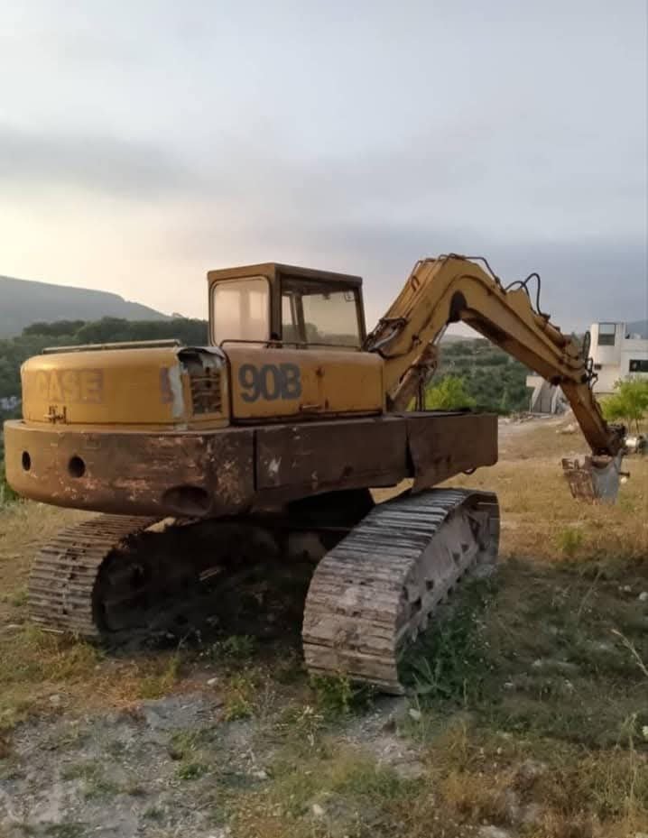 Case 90B excavator, 1990 model, in excellent condition, warranty included, with European bucket, located in Raqqa, used trucks for sale in Syria