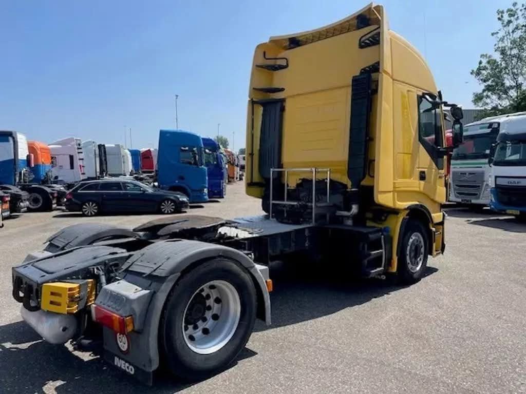 رأس سيارة شاحنة IVECO 460 موديل 2015، 702000 كم، وارد ألماني، تواجد اللاذقية، سوق بيع الشاحنات في سوريا