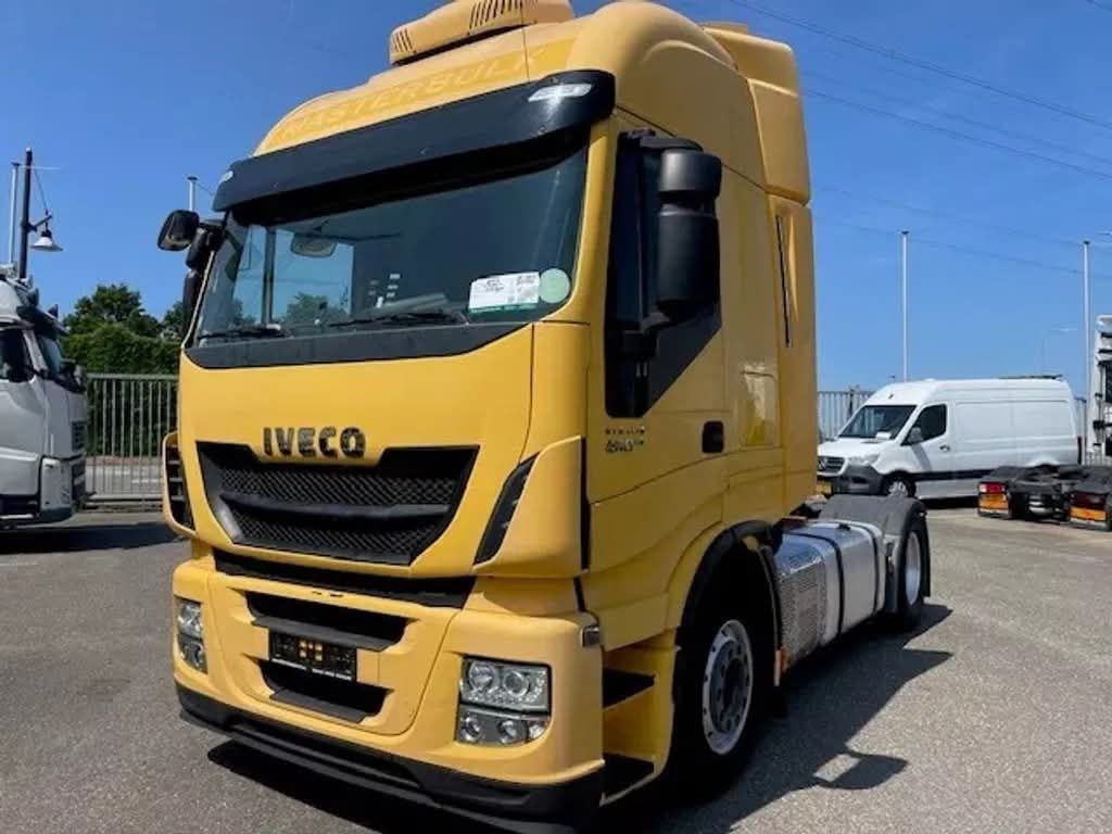 IVECO 460 Truck car head, 2015 model, 702000 KM, German import, located in Latakia, truck sales market in Syria
