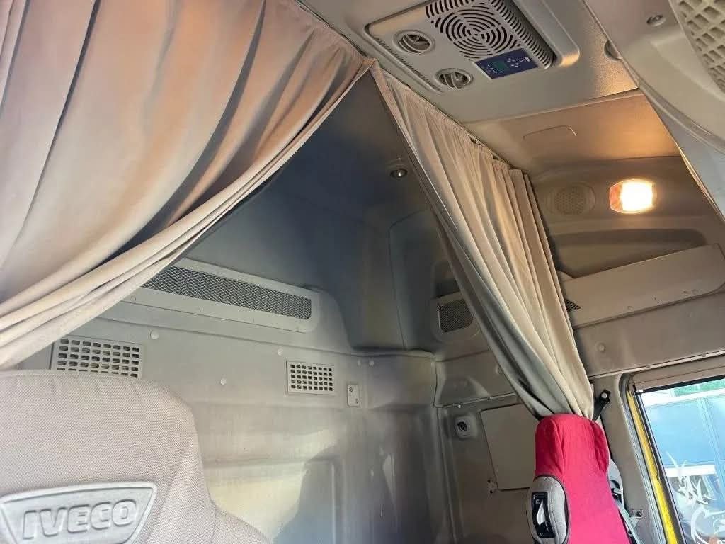 رأس سيارة شاحنة IVECO 460 موديل 2015، 702000 كم، وارد ألماني، تواجد اللاذقية، سوق بيع الشاحنات في سوريا