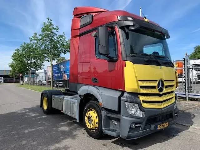 رأس سيارة شاحنة Actros 1840 موديل 2015، عدد الكيلومترات 711409، سوست ومنافيخ، تواجد اللاذقية، أسعار منافسة في سوق المعدات