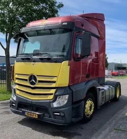 رأس سيارة شاحنة Actros 1840 موديل 2015، عدد الكيلومترات 711409، سوست ومنافيخ، تواجد اللاذقية، أسعار منافسة في سوق المعدات