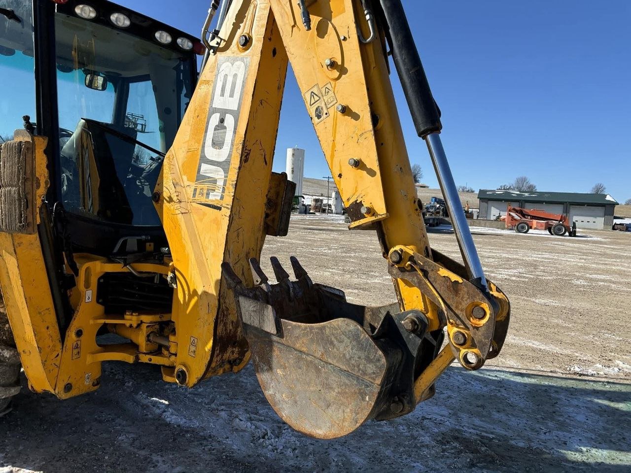 تركس JCB للبيع موديل 2015، التواجد في حمص، سوق التركسات في حمص