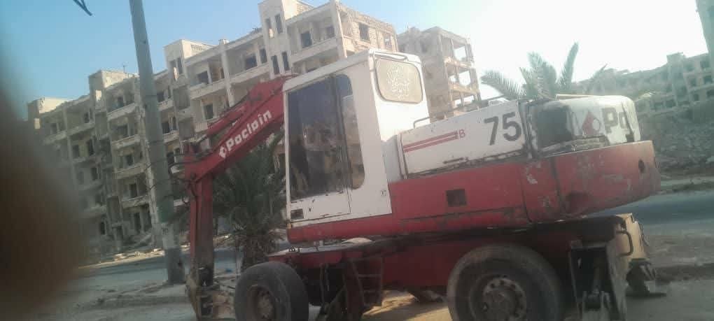 Poclain excavator 1990 model in excellent condition, ready to work, located in Al-Hasakah, largest heavy equipment market in Syria