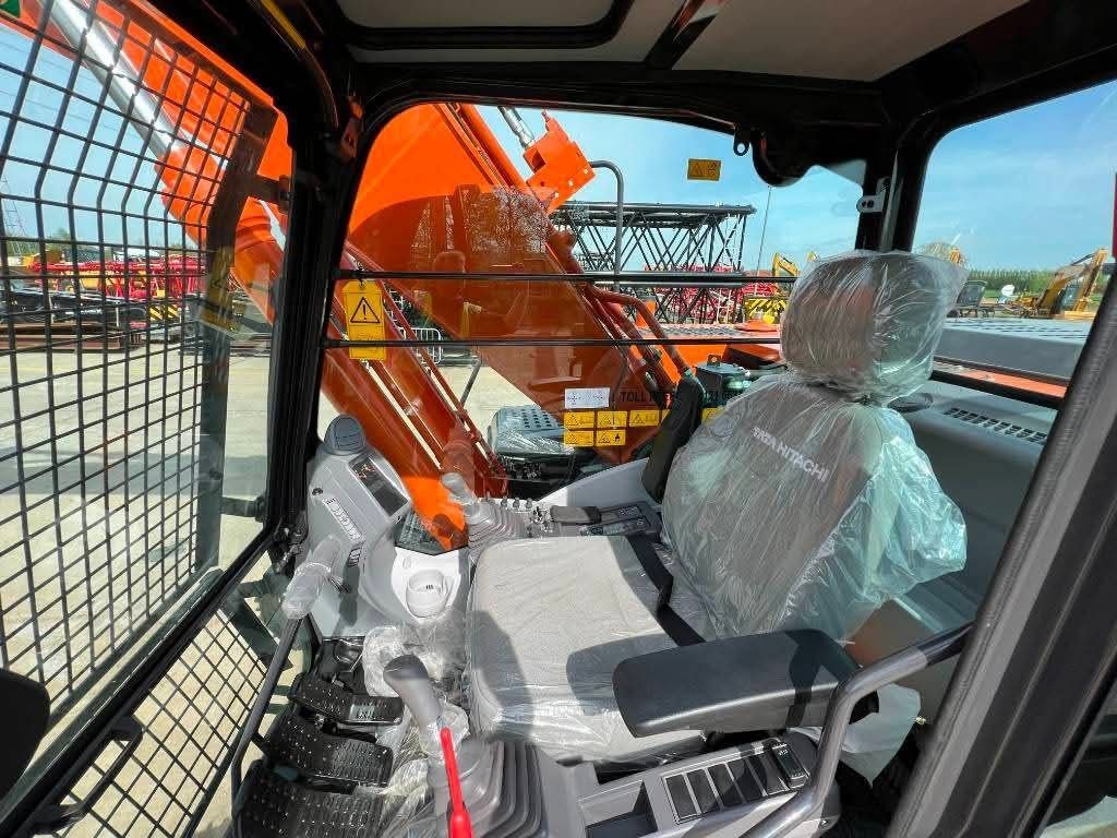 Hitachi 220 Excavator Zero Hours European Import First-Class 2023 Model in Excellent Condition, Located in Homs