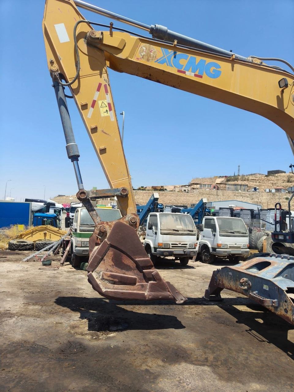 Excavator XCMG 210W Model 2017 Located in Aleppo in Excellent Condition
