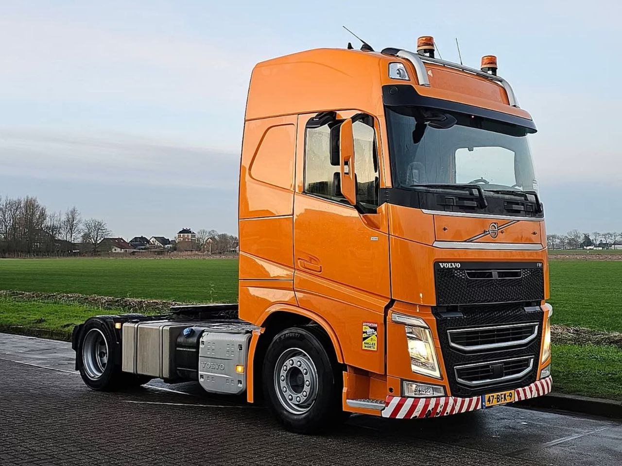 رأس سيارة شاحنة Volvo 420 مديل 2015 وارد أوروبي مجمرك للبيع في اللاذقية, بيع وشراء المعدات الثقيلة سوريا