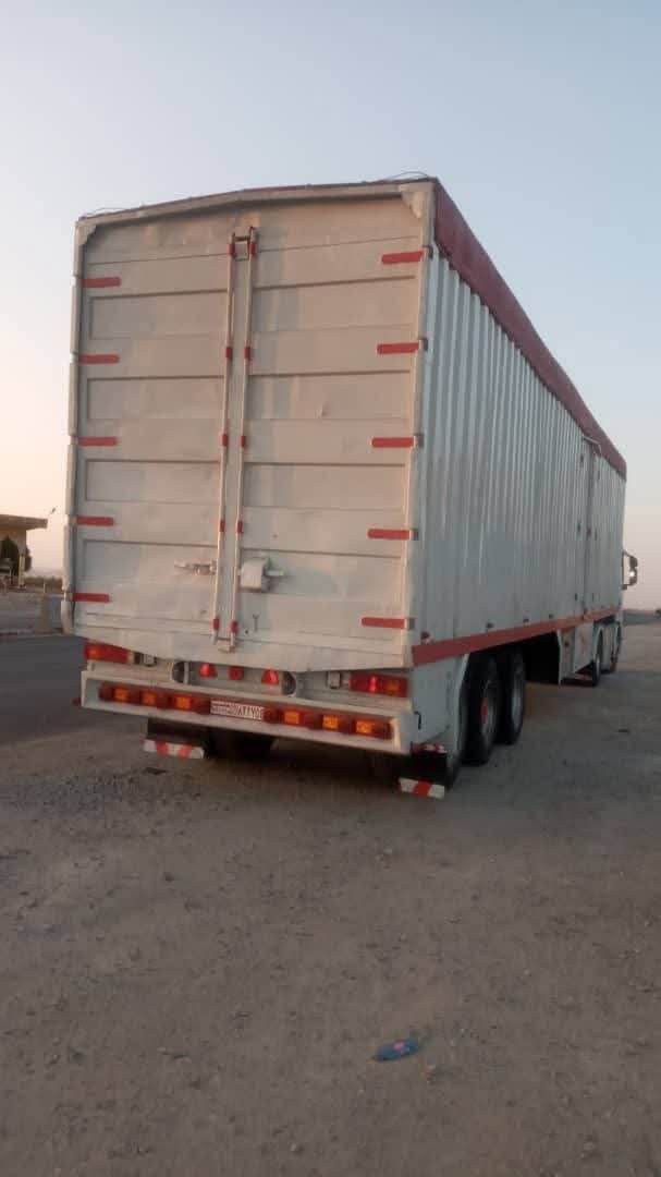 Iveco تريلا مديل 2011 طول 15 متر عرض 2.80 ارتفاع الجنب 3 متر , تواجد حماة , تريلات نقل البضائع بين المدن السورية