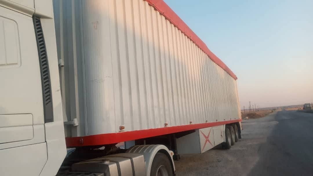 Iveco تريلا مديل 2011 طول 15 متر عرض 2.80 ارتفاع الجنب 3 متر , تواجد حماة , تريلات نقل البضائع بين المدن السورية