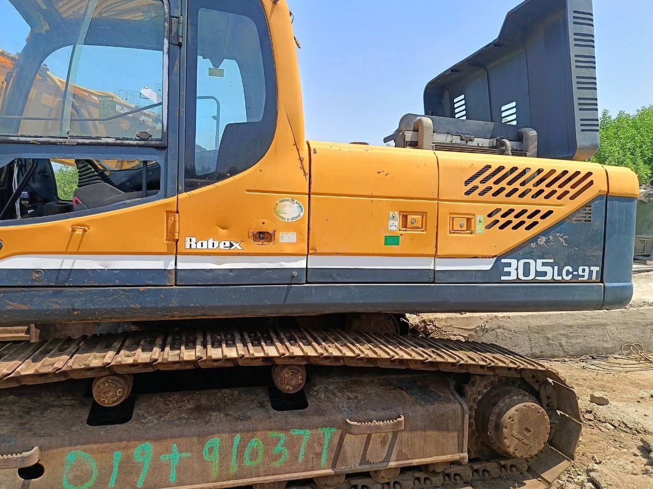 حفارة 305 هيونداي 2011 - استيراد أوروبي للبيع في حماة , سوق لحفارات في سوريا