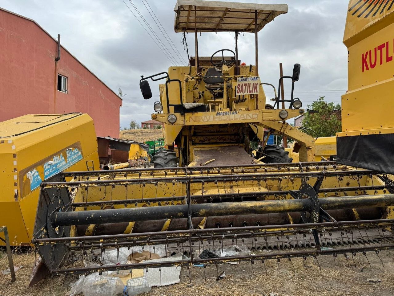 Buy and Sell Harvesters in Syria, New Holland 80 Harvester Model 1530 European Import, Customs Cleared, Located in Aleppo