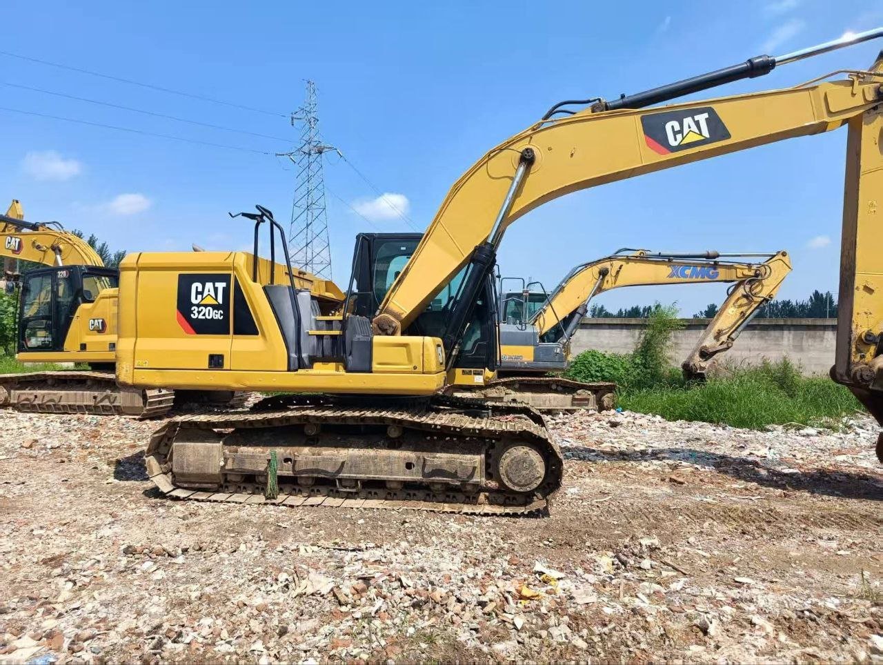 حفارة كاتربيلر للبيع في حلب، حفارة كاتربيلر 320GC موديل 2013، تواجد حلب، سوق الشاحنات والمعدات في سوريا