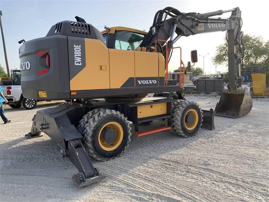 Volvo Excavator for Sale in Hama, Volvo EW180E Wheel Excavator 2019 Almost New – Ready for Immediate Work, Located in Hama