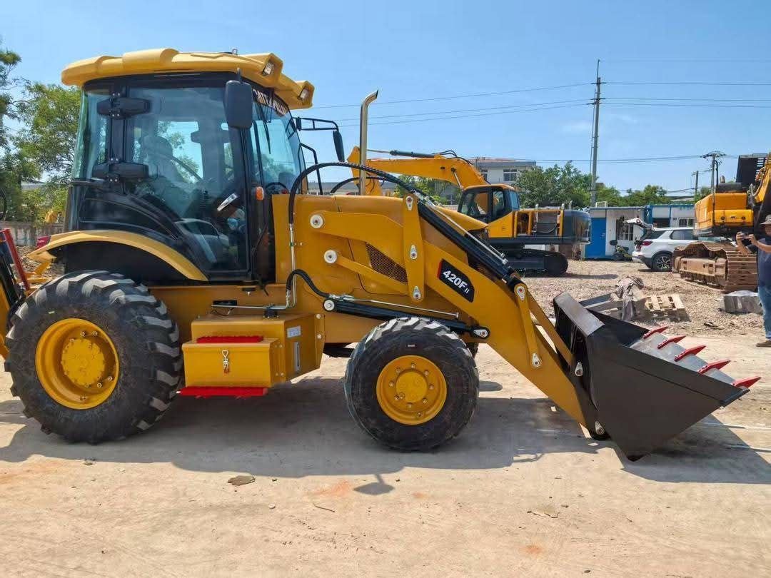 Caterpillar Loader for Sale in Daraa, Caterpillar 420F Loader 2010 Model, Located in Daraa, Heavy Equipment Market at Best Prices