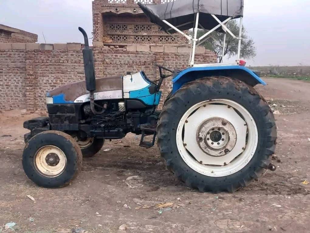 farming Tractor for Sale in Homs, New Holland TT75 Tractor Model 1995 Located in Homs, Tractor Market Syria