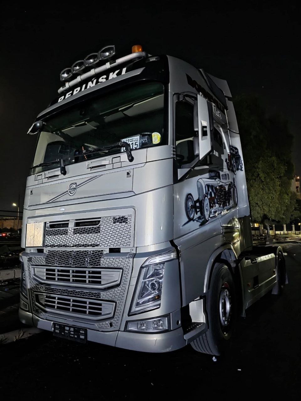 للبيع راس شاحنة فولفو في درعا, راس شاحنة فولفو موديل 460 سنة 2015 تواجد درعا, سوق الشاحنات في سوريا