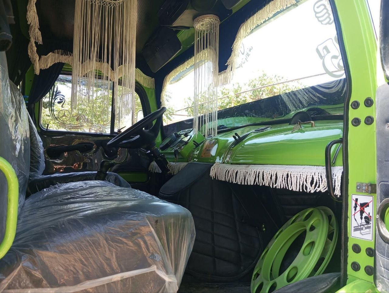 للبيع شاحنة قلاب في دمشق, قلاب مرسيدس موديل 420 سنة 1970 تواجد حماة, سوق الشاحنات في سوريا