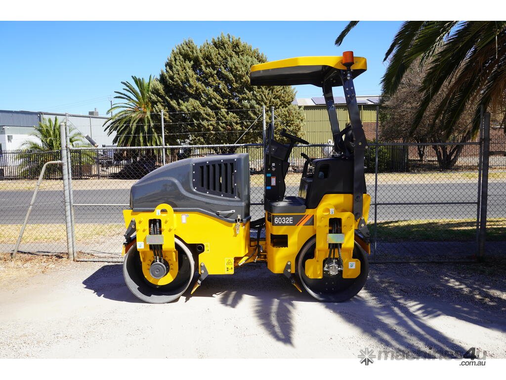 Chinese Equipment Agency in Syria, LiuGong Roller Model 6032E 2022 Located in Damascus, Heavy Equipment Market Syria