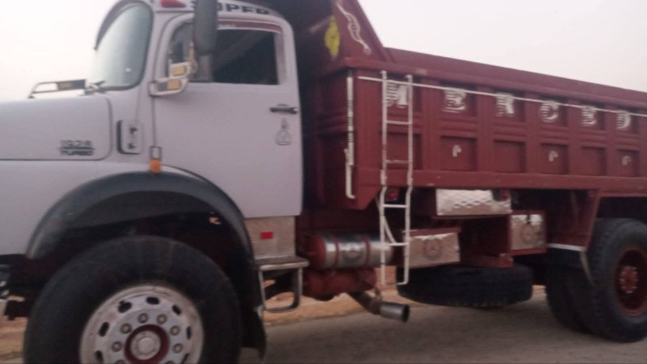 للبيع شاحنة قلاب مرسيدس في درعا, قلاب مرسيدس موديل 1971 تواجد درعا, سوق الشاحنات في سوريا