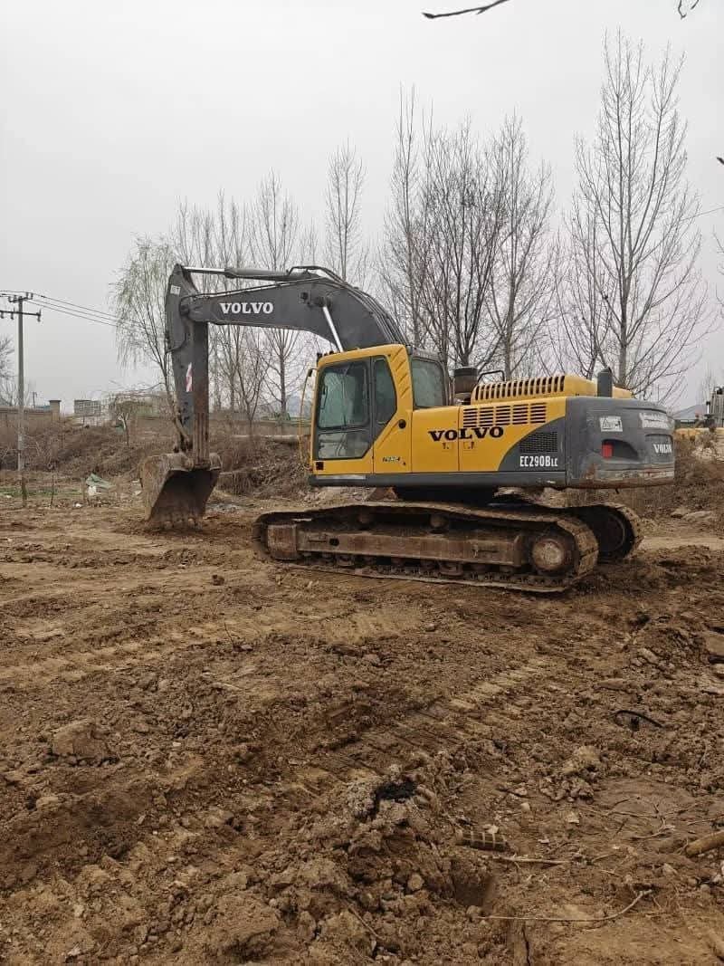 Volvo Excavator for Sale in Raqqa, Volvo EC360B Digger 2016 Located in Raqqa, Heavy Equipment Market Syria