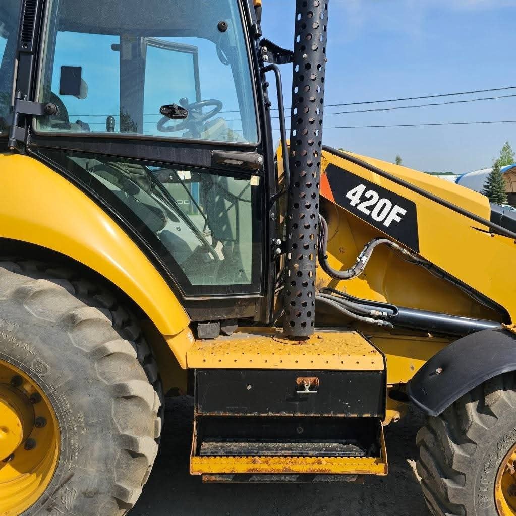 للبيع تركس كاتربيلر في دمشق, لودر كاتربيلر Caterpillar 420F موديل 2015 تواجد دمشق, سوق المعدات الثقيلة في سوريا