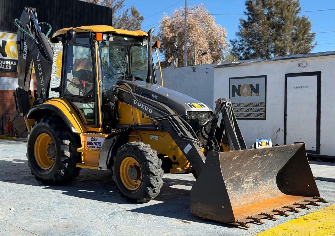Volvo Loader + Backhoe for Sale in Damascus, Volvo BL70 2017 Model Located in Damascus