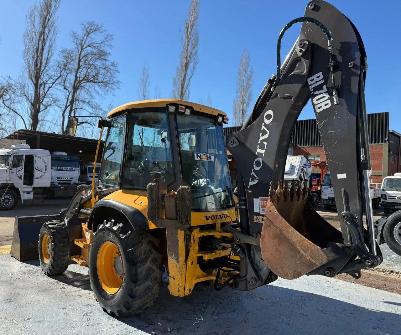 Volvo Loader + Backhoe for Sale in Damascus, Volvo BL70 2017 Model Located in Damascus
