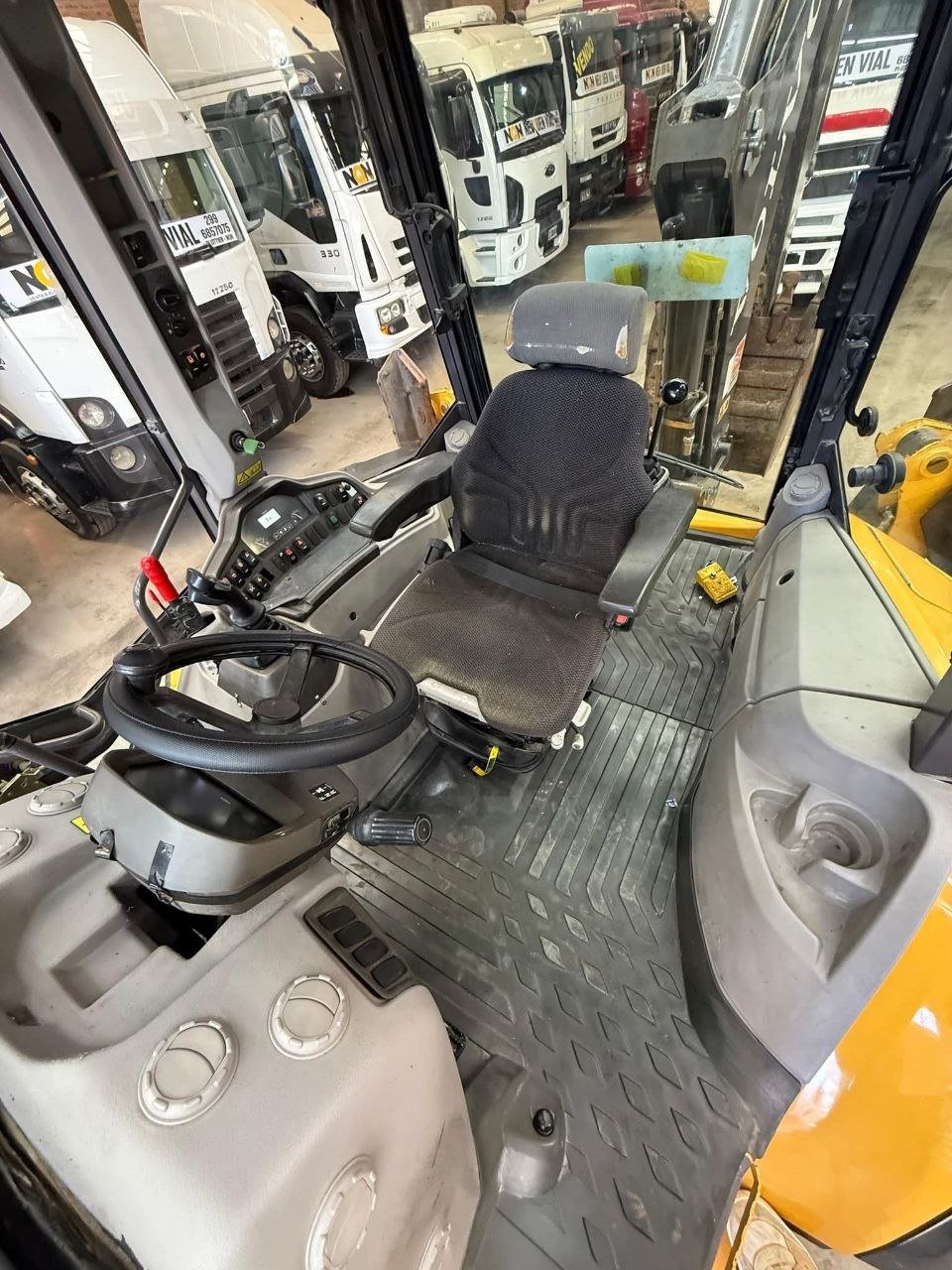 Volvo Loader + Backhoe for Sale in Damascus, Volvo BL70 2017 Model Located in Damascus