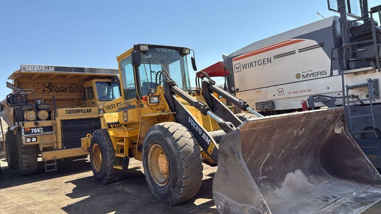 Volvo Loader for Sale in Aleppo, Volvo L90B 1995 Model European Import from Germany, Located in Aleppo
