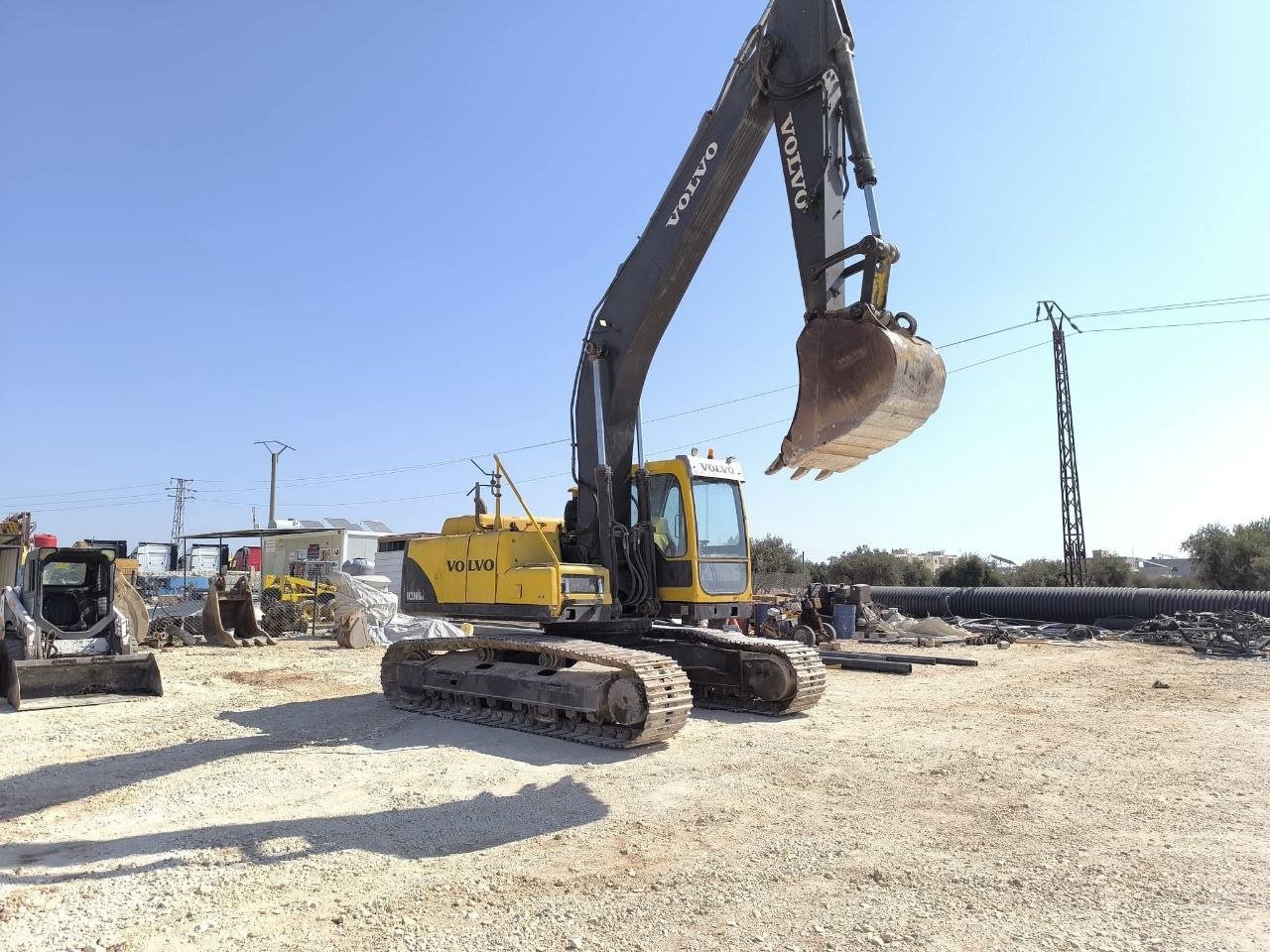 للبيع حفار فولفو في درعا, باكر فولفو 210 موديل 2014 تواجد درعا, سوق الحفارات في سوريا