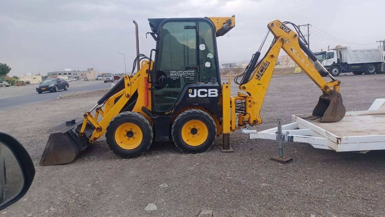 Bobcat for Sale in Latakia, JCB Bobcat with Excavator 2015 Model Imported from the UK, Located in Latakia, Heavy Equipment Market in Syria