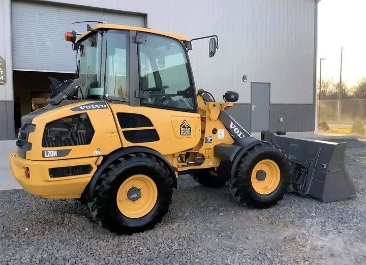 Volvo Loader for Sale in Damascus, 2022 Volvo L20 Almost New, Located in Damascus, Trucks and Equipment Market in Syria