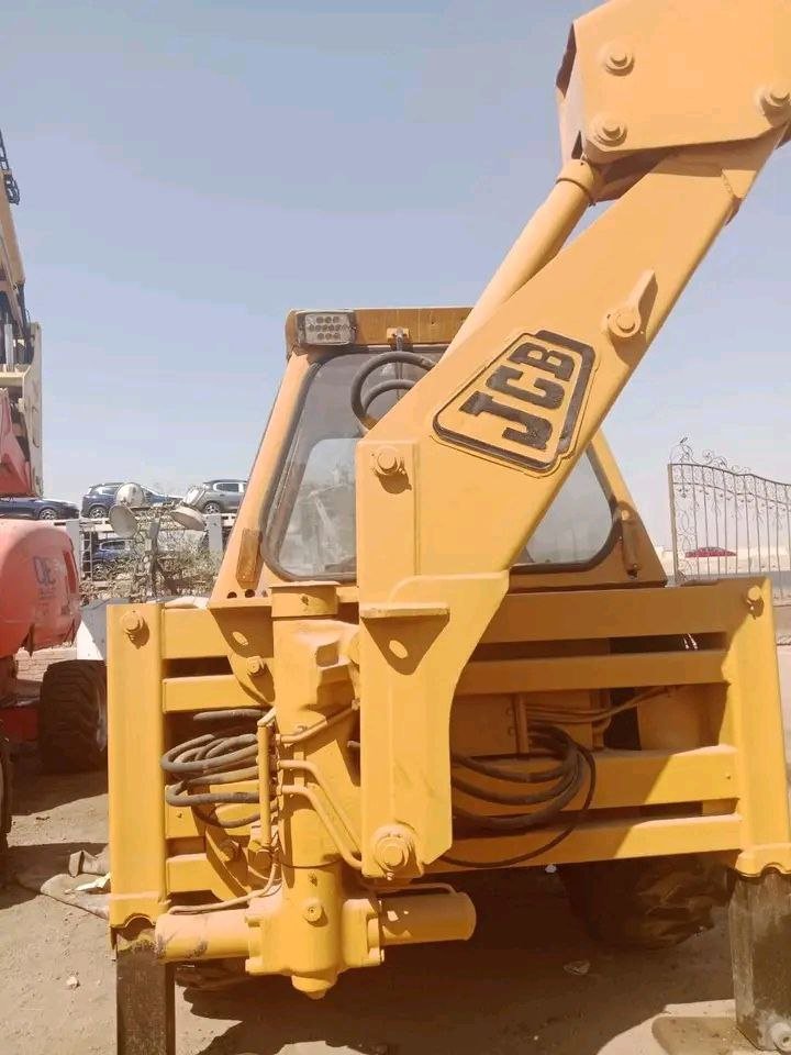 للبيع حفار JCB في حمص, حفار JCB موديل 1998 تواجد حمص, سوق المعدات الثقيلة في سوريا