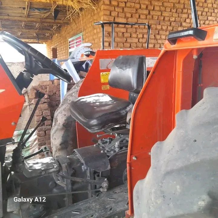 للبيع جرار تافه في دمشق، تراكتور TAFE 8502 موديل 1998، تواجد دمشق، أسعار منافسة للمعدات الزراعية الثقيلة