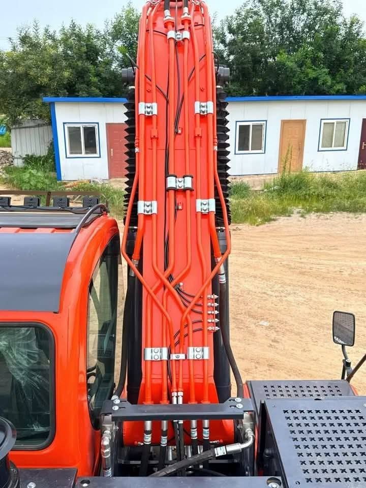 حفار دوسان للبيع في دمشق, باكر دوسان 225 موديل 2024 موجود في دمشق, سوق المعدات الثقيلة في سوريا