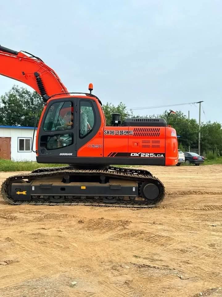 حفار دوسان للبيع في دمشق, باكر دوسان 225 موديل 2024 موجود في دمشق, سوق المعدات الثقيلة في سوريا